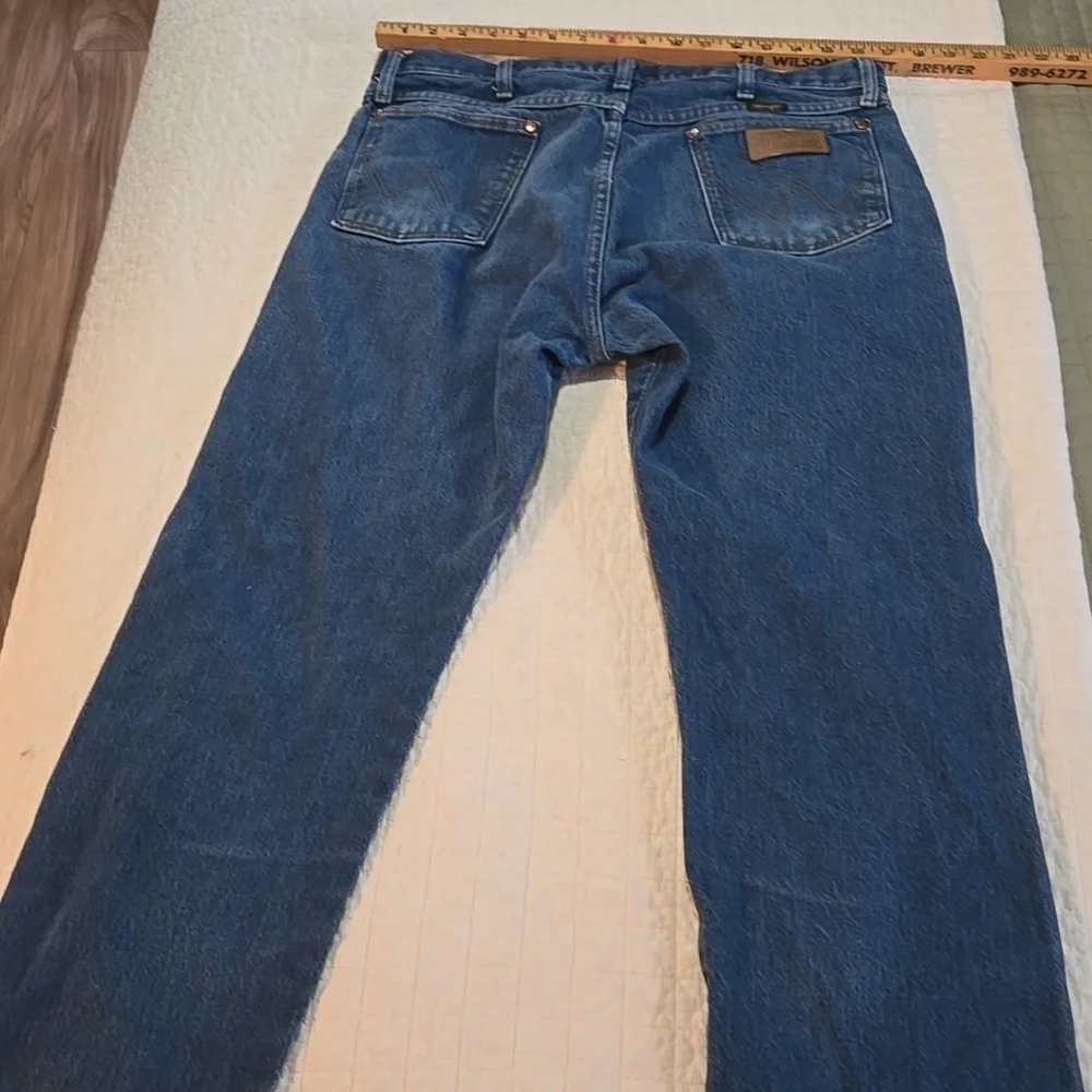 Wrangler Classic Blue Jeans with  Patch Cowboy Cut Vintage 34 X 30